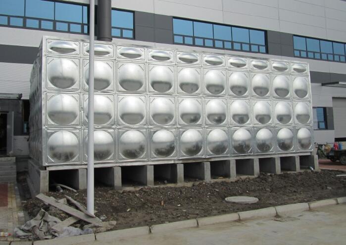 河南不（bú）鏽鋼（gāng）水（shuǐ）箱